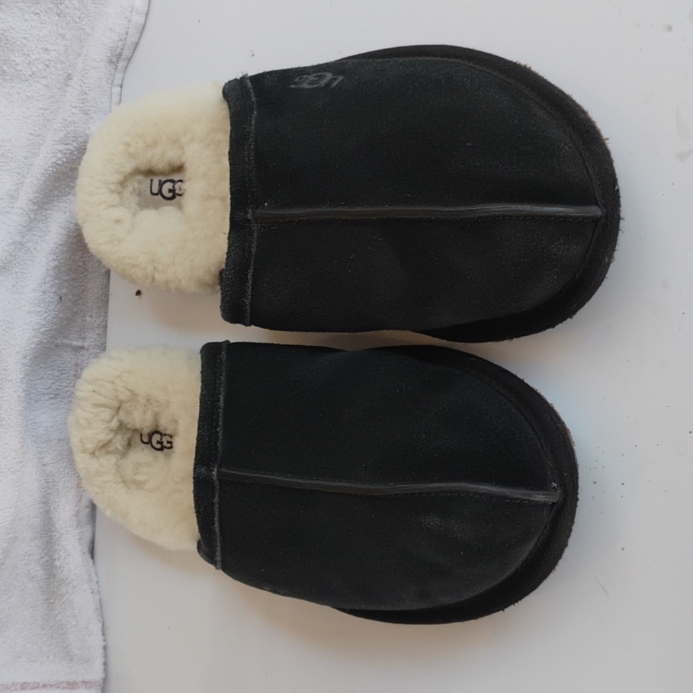UGG SLIPPER Size 9 Men - Picture 3 of 6